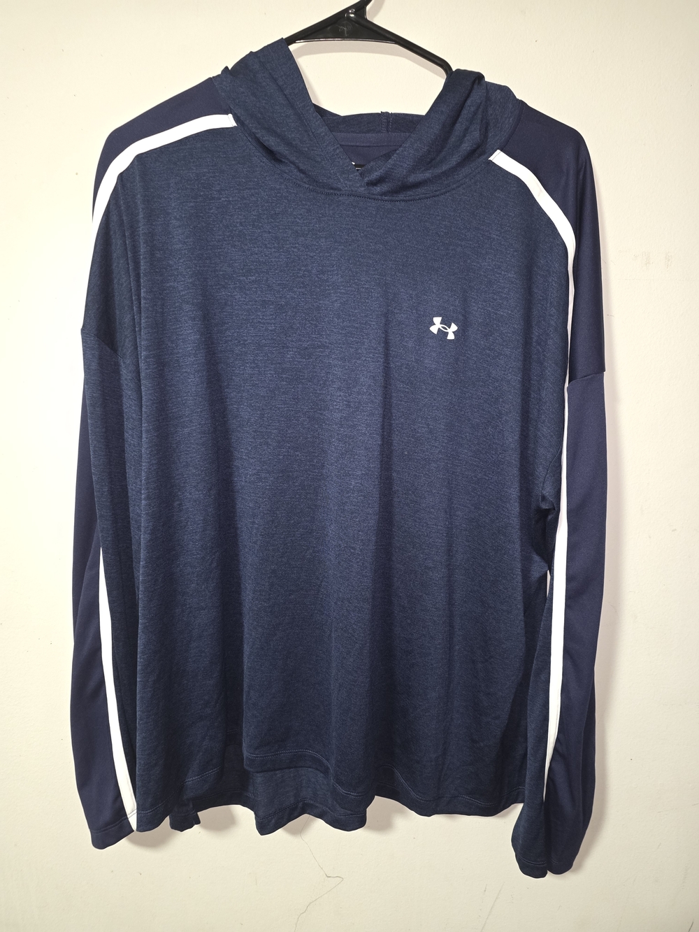 Under Armour Men’s Navy Blue Hooded Long Sleeve Shirt with White Accents
